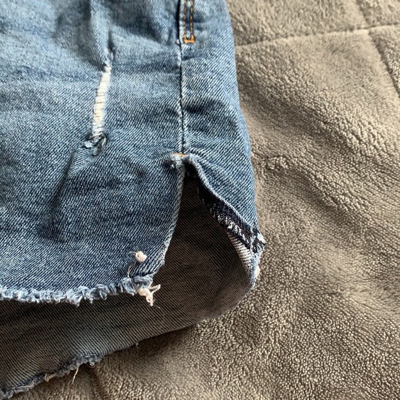 Denizen From Levi’s Denim Hi-Rise Shorts - Picture 3 of 3